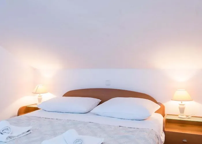 Apartament In With Sea View, Balcony, Air Conditioning, Wifi