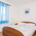 Apartman In With Sea View, Balcony, Air Conditioning, Wifi *