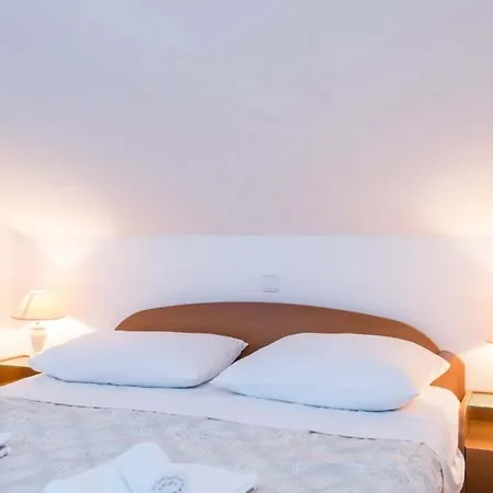 Apartment In With Sea View, Balcony, Air Conditioning, Wifi