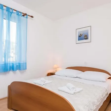 Apartment In With Sea View, Balcony, Air Conditioning, Wifi *