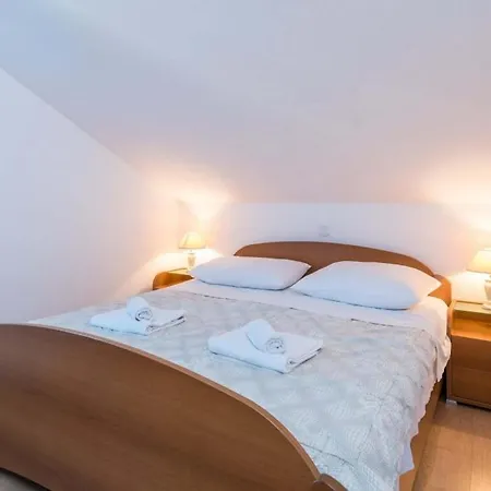 Apartment In With Sea View, Balcony, Air Conditioning, Wifi